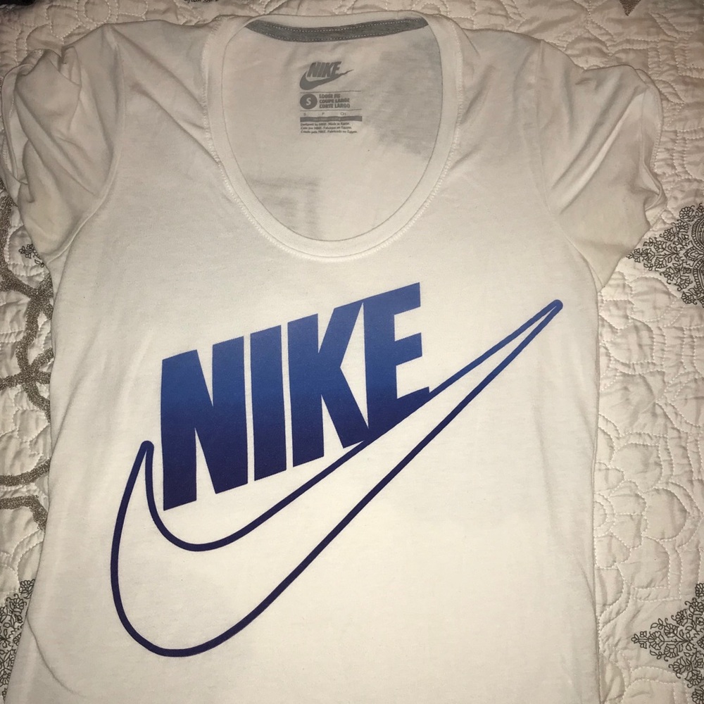 Nike Signal tee (Swoosh) Size Small
